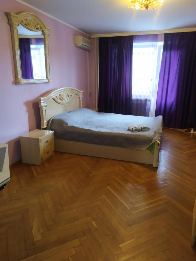 Затишні Апартаменти В Центрі Riwne Exterior foto
